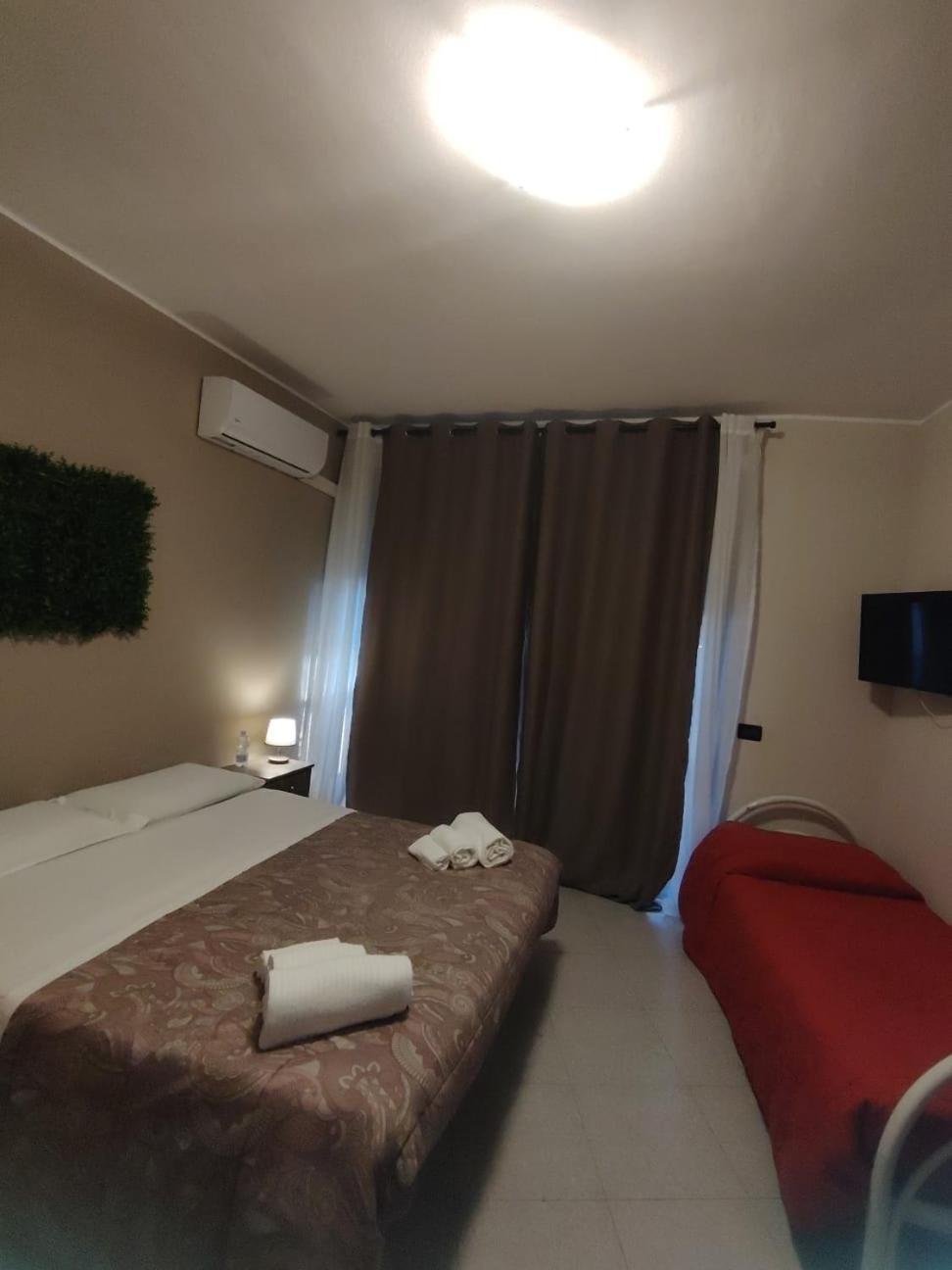 Ampia Camera Matrimoniale/Doppia con Letti Singoli